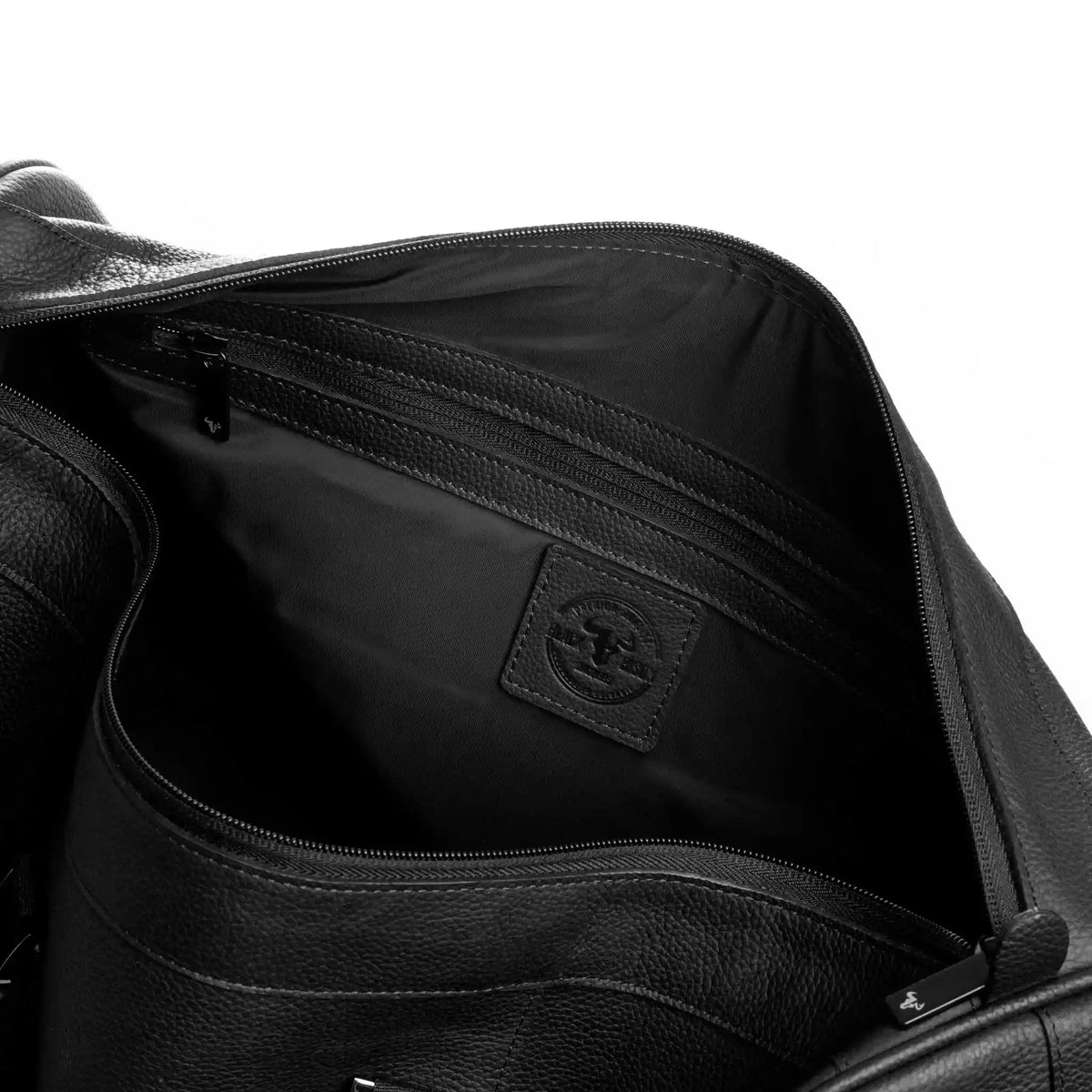 Bolso de Viaje Atlas Negro en Cuero para Hombre detalle cierre abierto principal