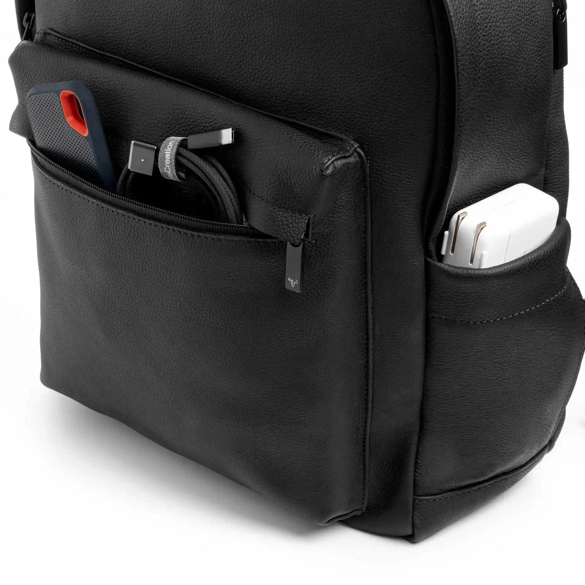 Morral Enzo Negro de Cuero para Hombre detalle bolsillos frontal y lateral