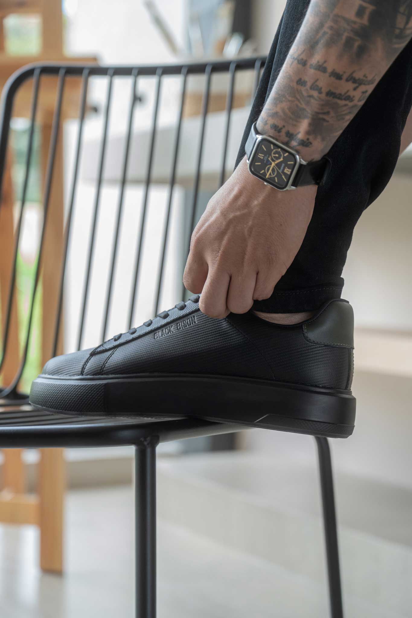 1007 calzado londres negro con talon verde