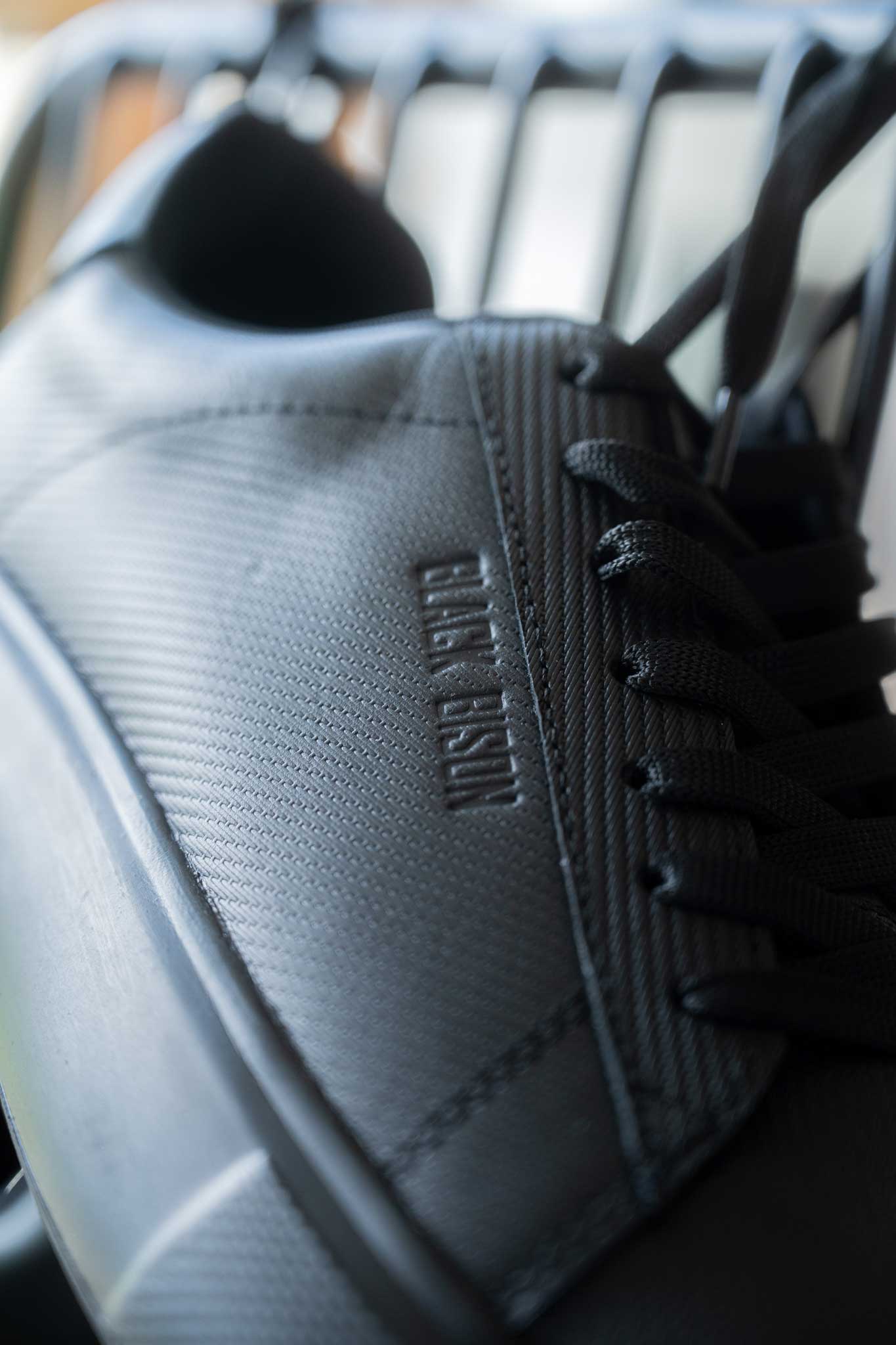 1007 calzado londres negro con talon verde