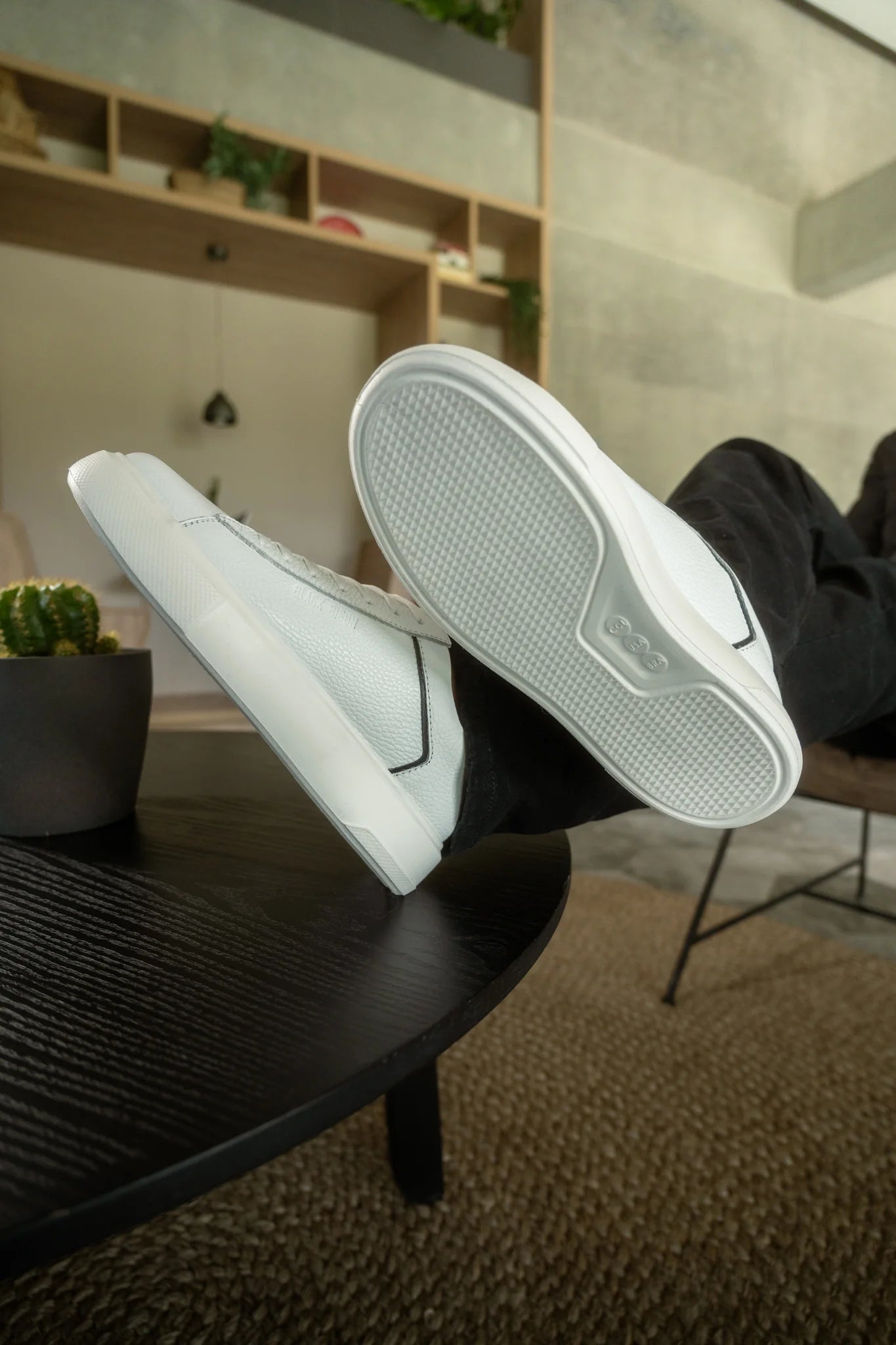 Calzado 807 blanco con detalles negros