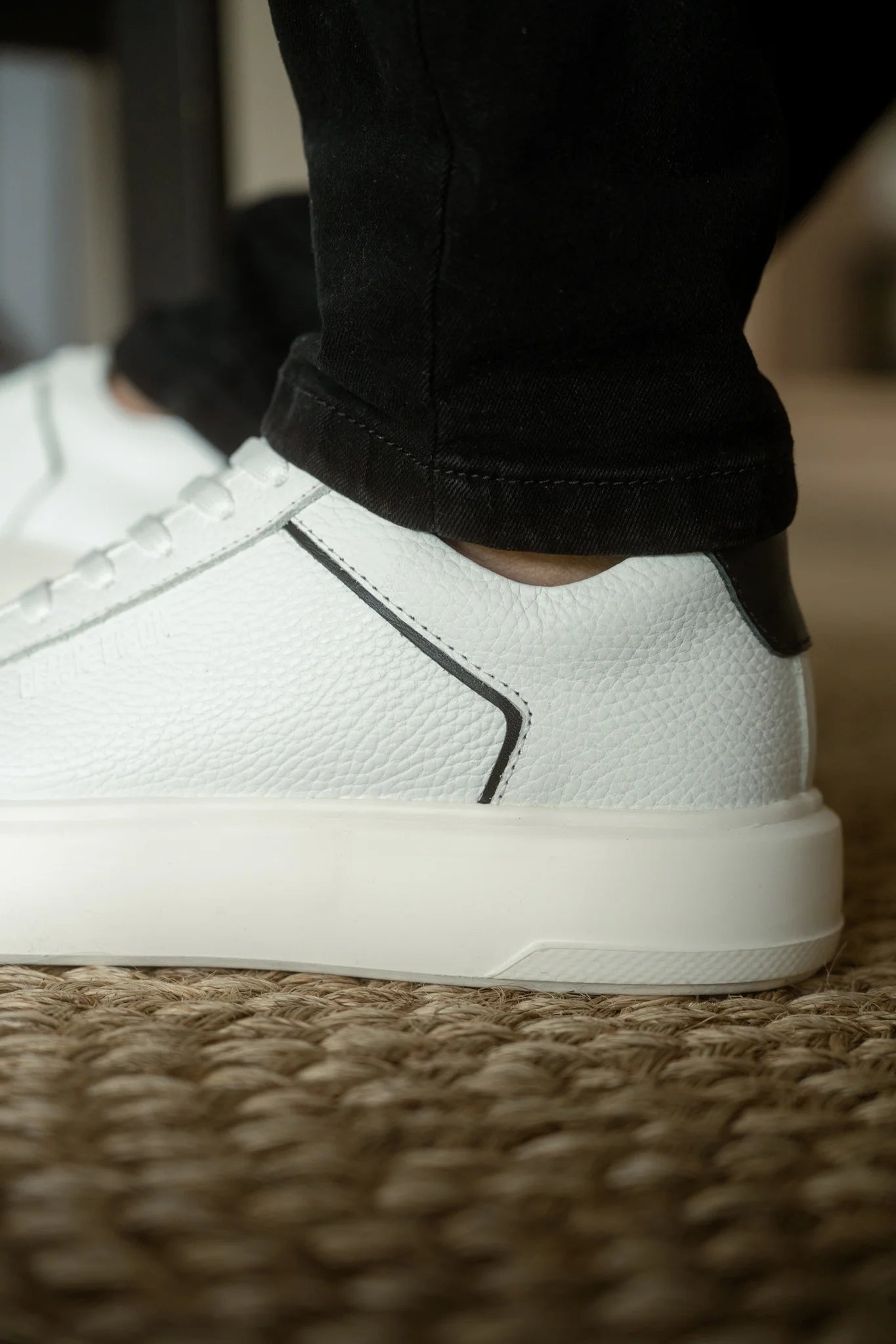 Calzado 807 blanco con detalles negros