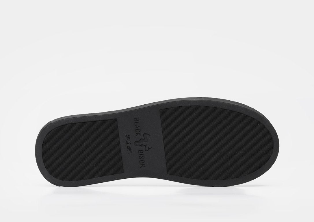 Sneakers black bison negro suela negra