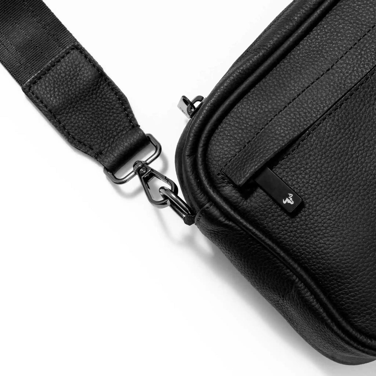 Bolso Manos Libres Neo en Cuero Negro - BLACK BISON