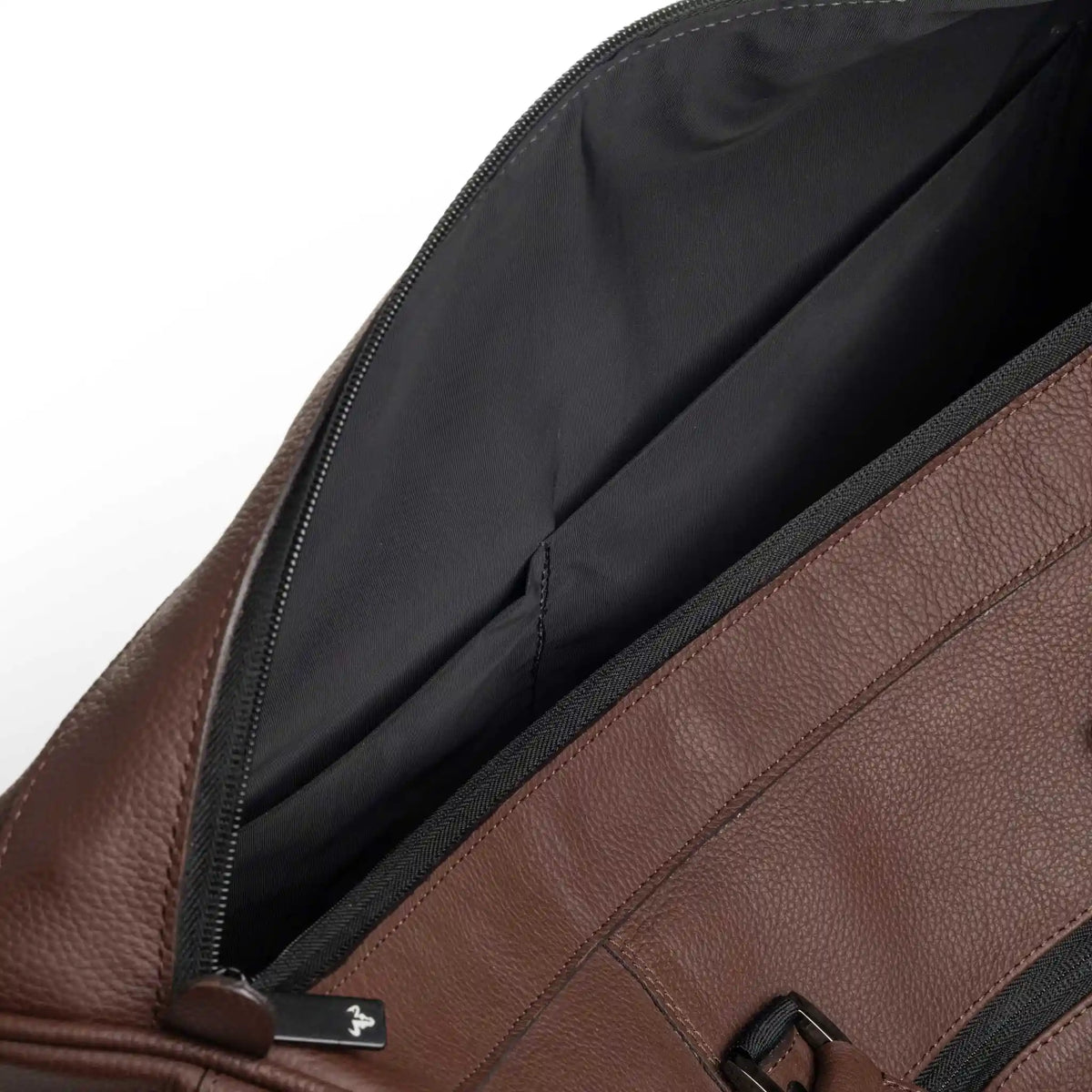 Bolso de Viaje Atlas Coñac en Cuero para Hombre detalle bolsillos internos