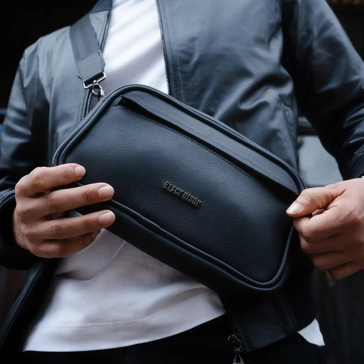 Bolso Manos Libres Neo en Cuero Negro - BLACK BISON