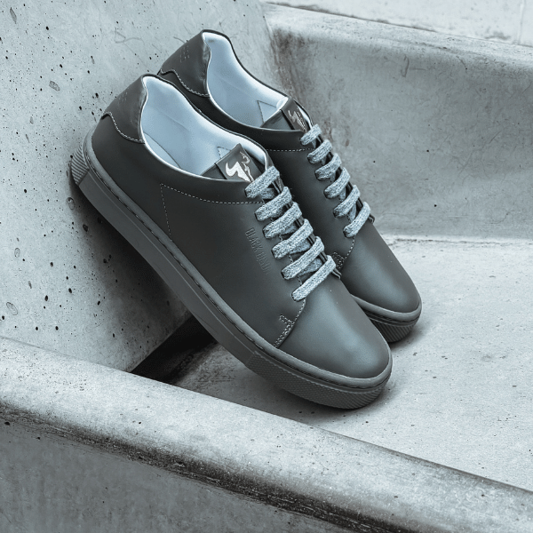 sneakers cuero gris oscuro minimalista black bison unisex hombre mujer