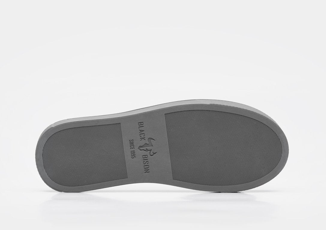 Sneakers black bison gris oscuro suela